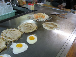 お好み焼き製作中
