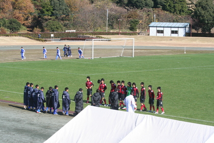 相手ベンチに挨拶