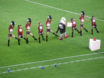 踊る