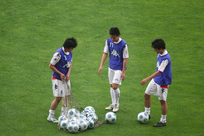 ハーフタイムに使ったボールのお片付け