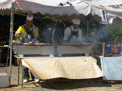 炭火で焼いてます