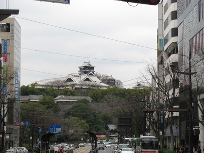 改装なったお城が見えます