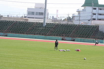 ムラが角度なく右の慎也に出して