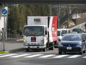 日糧パンの車