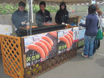 極上ソーセージ焼いてます