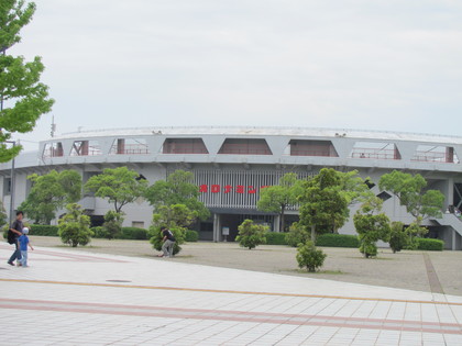 右手は野球場