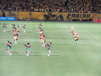 ようやく踊り始めました