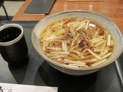 翌朝もささやかに食べて