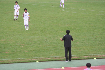 指示を出す古川先生