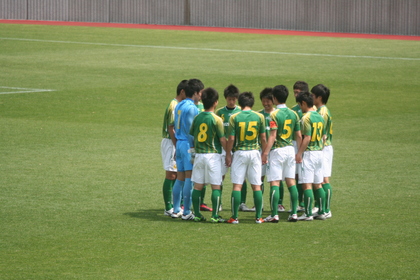 静学は立ったまま手をつないでの円陣