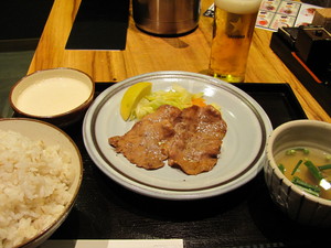 朝定食にモーニングビール