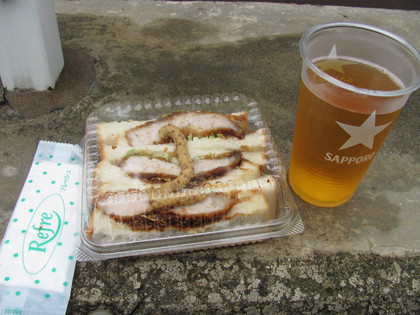 純平のカツサンドとビールのセット