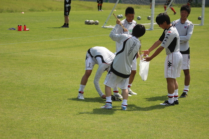 熊手も持ち出したり