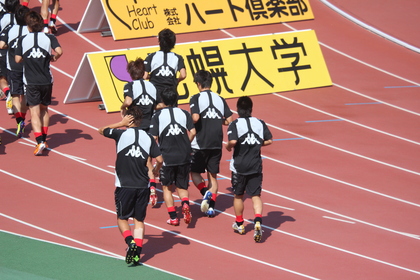 選手たちが出てきました