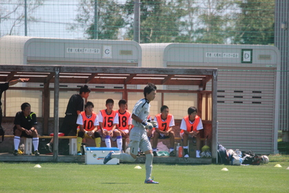 交代のGKが出てきます
