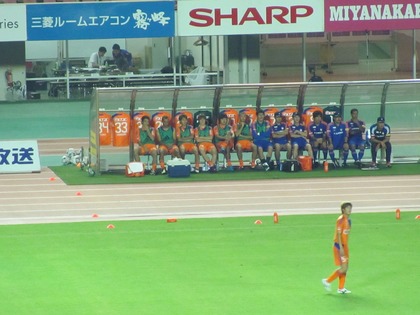 左から３人目