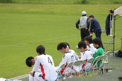 首を冷やしてます