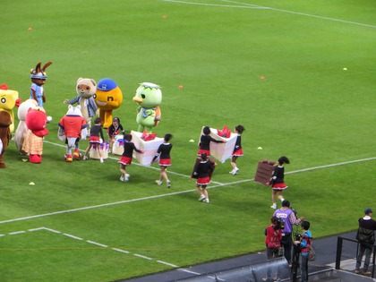 ケーキが運ばれて