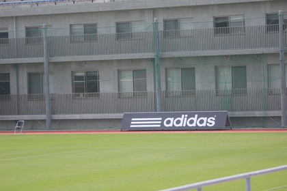 adidas看板