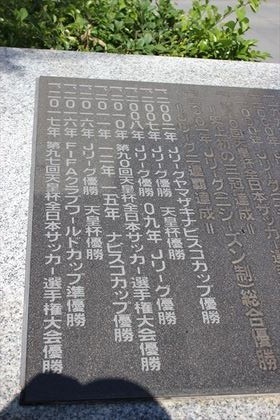 1511428504-01.jpg