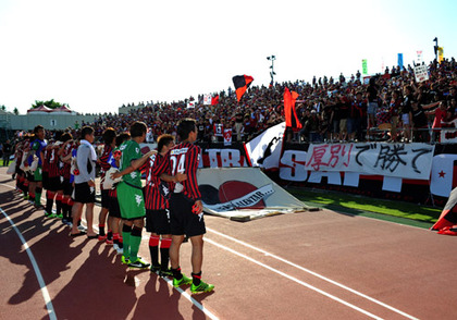 1371290909-00115572-B.jpg