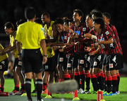1377142144-00119082-B.jpg