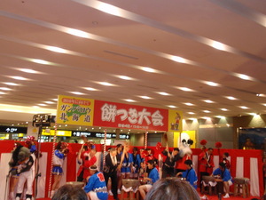 ガンバロウ北海道餅つき大会！