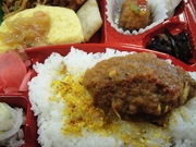 ｶﾚｰ弁当！