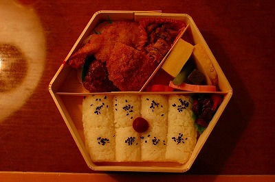 くいだおれ弁当２