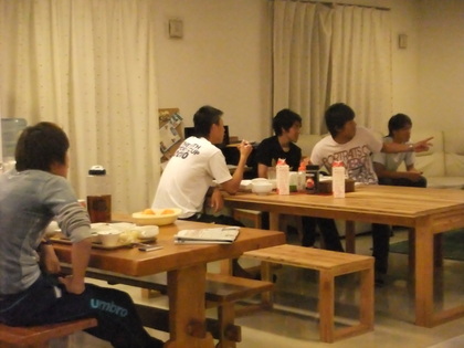 バレー観戦中。