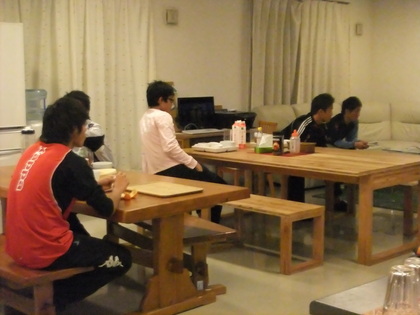 ユースもバレー観戦中。