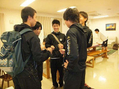 指スマ中。