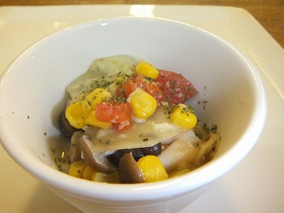 ジャガイモとキノコとトマトのオーブン焼き。