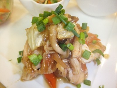 鶏ムネ肉のキャベツとキノコのマーマレード。