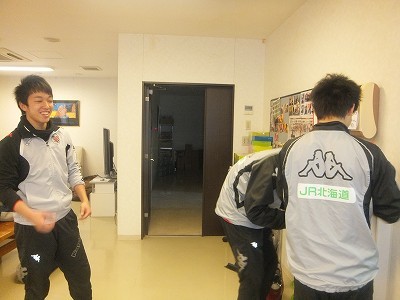 3人。