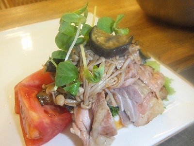鶏もも肉のナスきのこソテー。