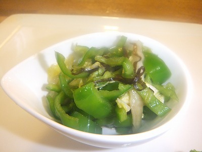 ピーマンと塩昆布のごま油炒め。