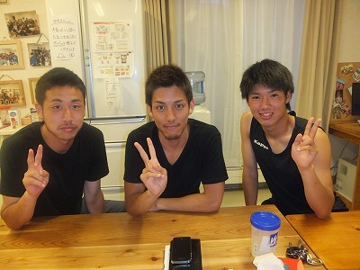 3人。