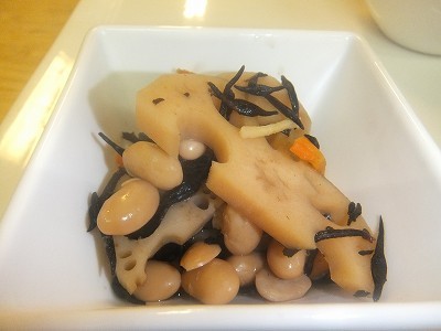 レンコンとひじきの煮物。