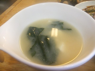 ほうれん草とお豆腐のお味噌汁。