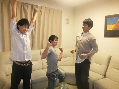 ３人。