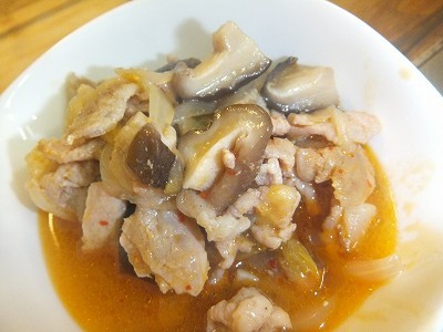 豚ロースのキムチ煮。