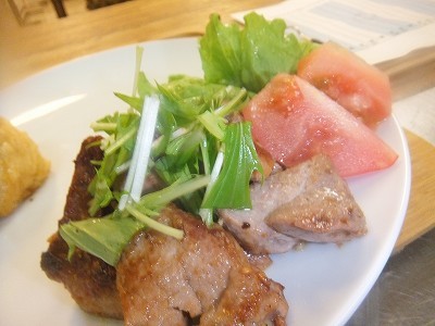 豚ヒレ肉のニンニクソテー。