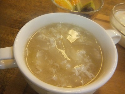 卵白と玉ねぎのお味噌汁。