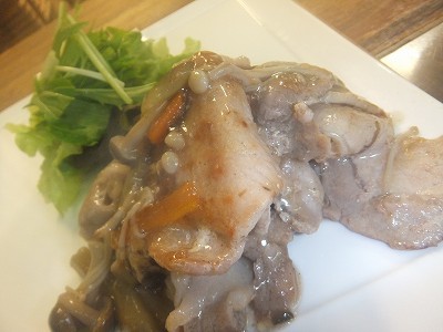 豚肉の中華あんかけ。