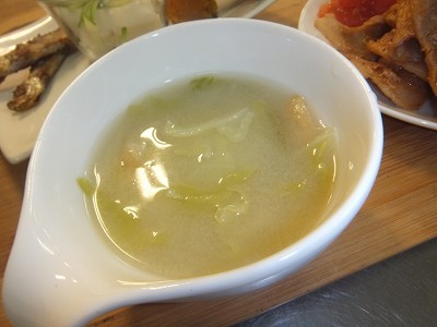 キャベツとあげのお味噌汁。