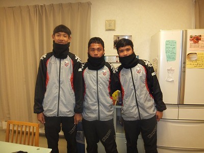 3人。