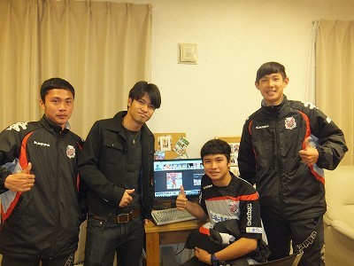 4人。