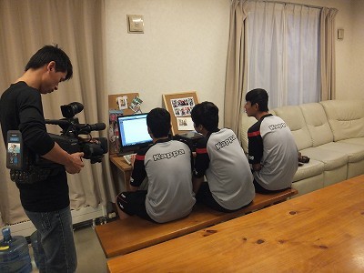 3人。