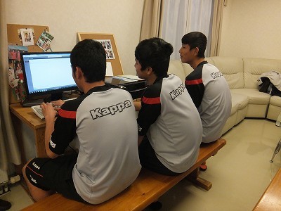 3人。